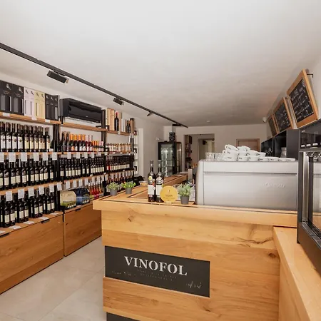 Enoteka Vinofol - Winebar & Cafe &