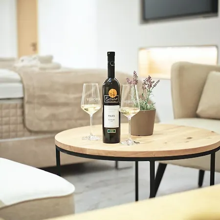 Apartment Enoteka Vinofol - Winebar & Cafe &