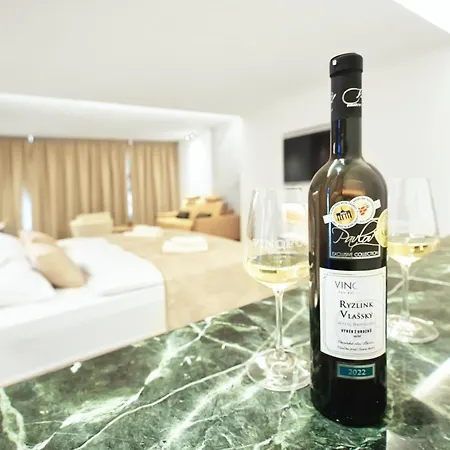Apartment Enoteka Vinofol - Winebar & Cafe & Mikulov